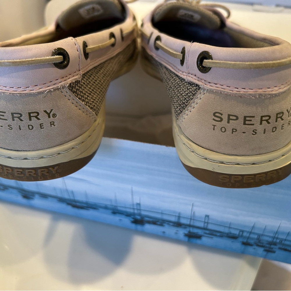 Ladies Angelfish by Sperry. Size 8.5 in Blush.
